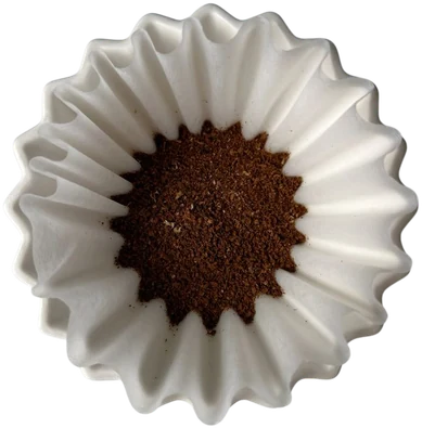 Café recién molido en un dripper